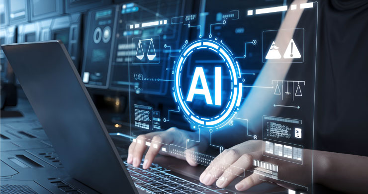 ノートPCを操作する手元の上に「AI」の文字が青白く輝き、光の円とデータが広がる。GPTs/GemsによるAIアシスタントの試作と型づくりをイメージ